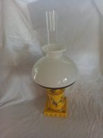 Lampe à pétrole ancienne en céramique avec décor fleurs