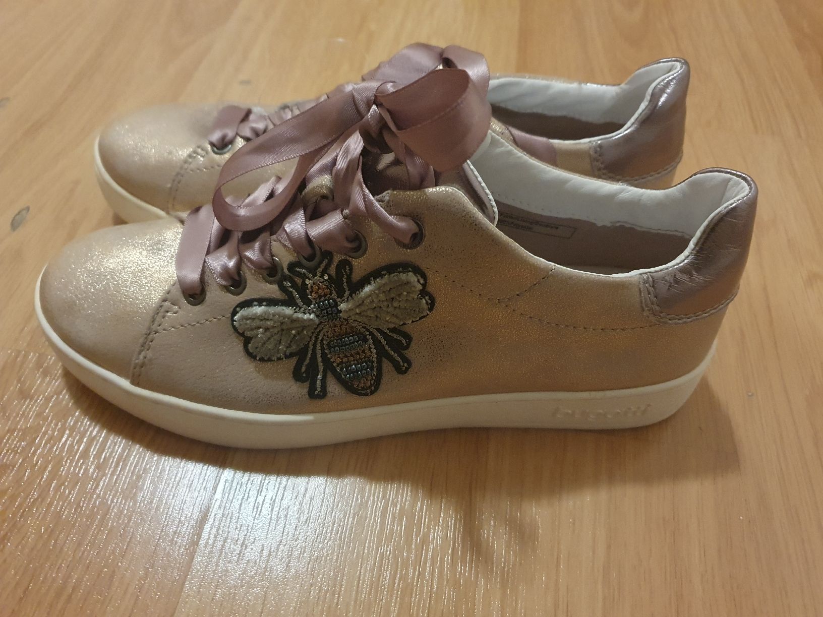 Scarpe da donna: neue Sneaker von Bugatti – Nuovo e nell'imballaggio originale da St. Gallen venduto da 1811123 2