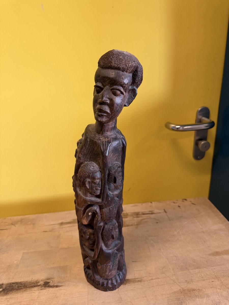 Skulpturen & Statuen: Afrikanische Holzskulptur, Kunsthandwerk, 39cm hoch – Gebraucht aus Strengelbach von RaenAntikDesign 5