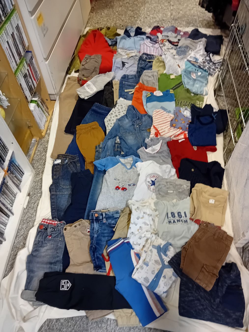 Lotti & Set di vestiti: lotto bambino 63 pezzi – Usato da Biasca venduto da Old_6blh 1