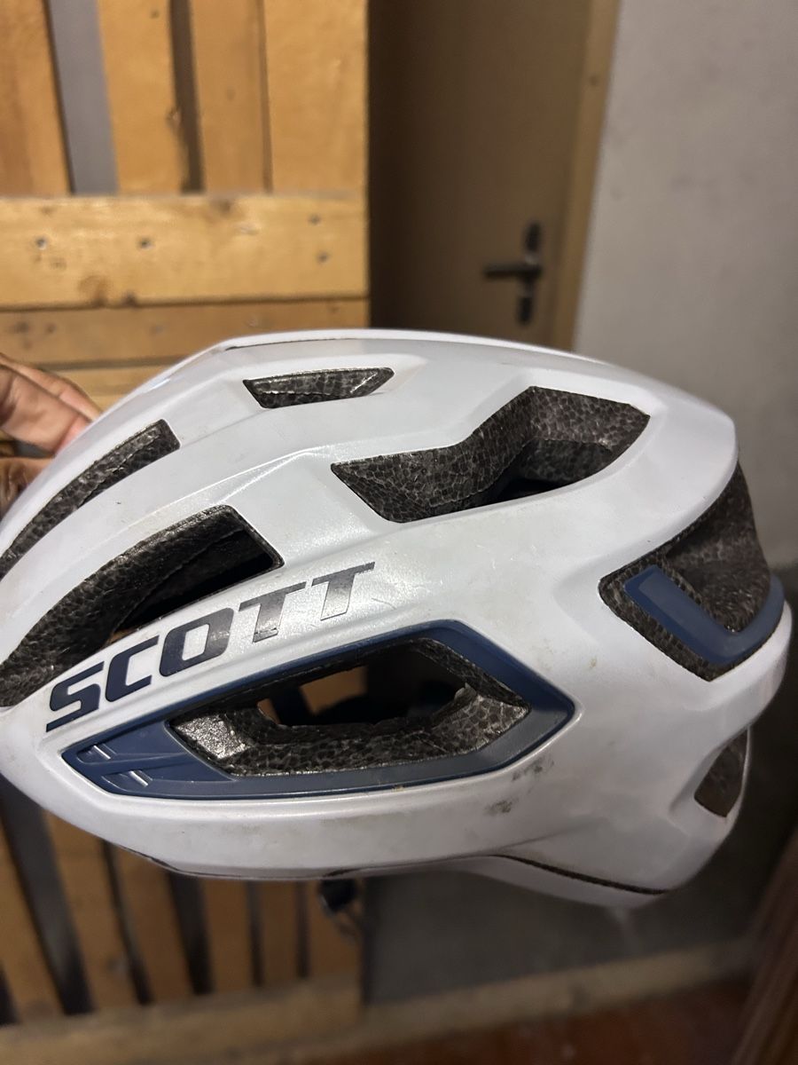 Scott Caschi: Casque de vélo Scott gris état d'usage – Usato da Le Châble VS venduto da Audi_1902 2
