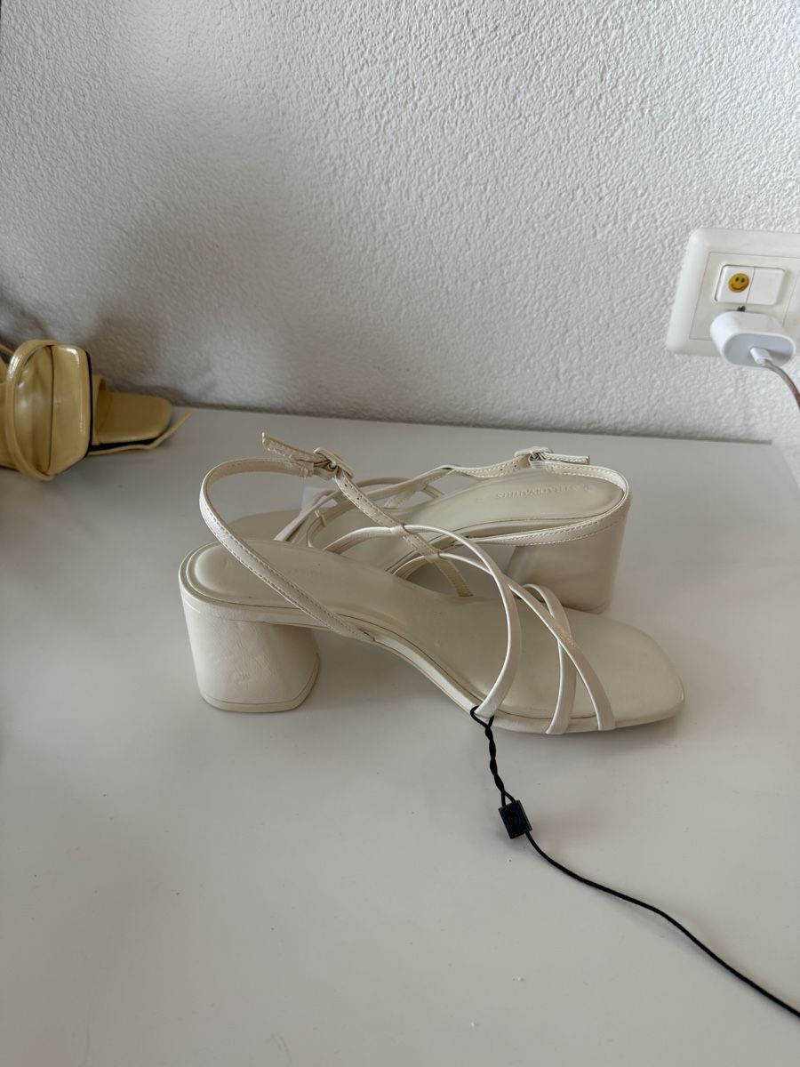 Scarpe da donna: Brand New Stradivarius Sandals Size 37 – Nuovo e nell'imballaggio originale da Wallisellen venduto da Selin_Achermann 6