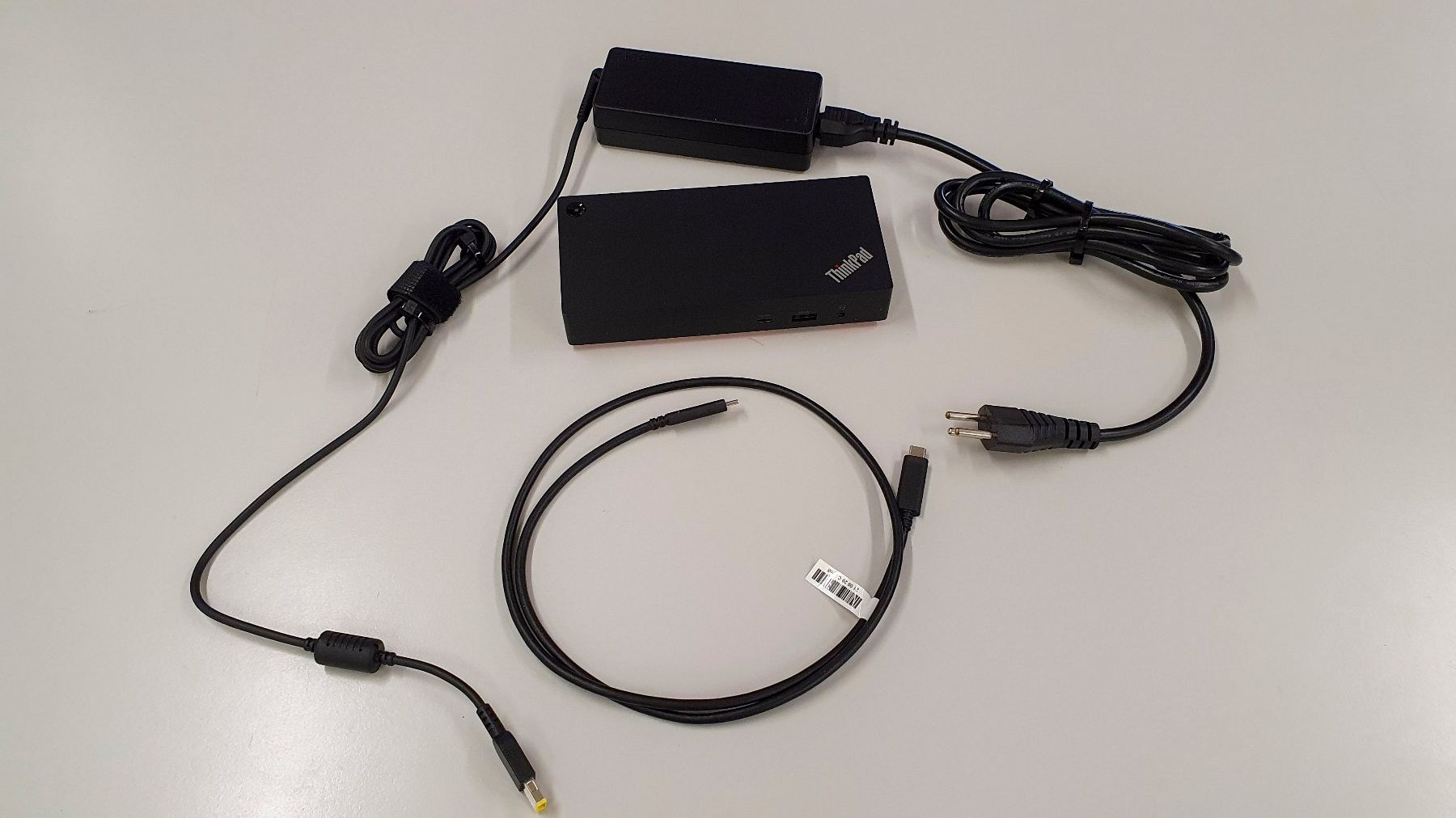 Lenovo Docking station: Lenovo ThinkPad Universal USB USB-C Dock – Usato da Bern venduto da aven01