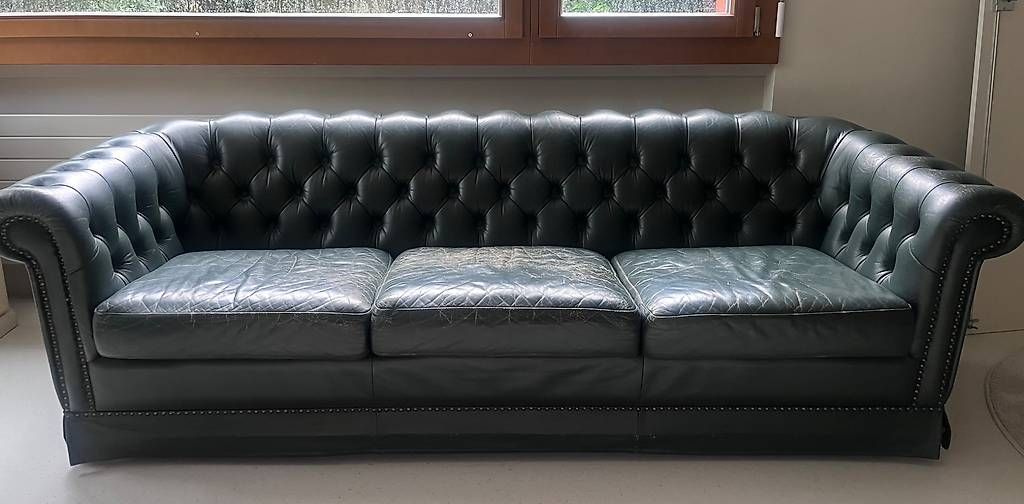 Sofas: Chesterfield-Sofa zu verkaufen – Gebraucht aus Muttenz von Adrian_4132