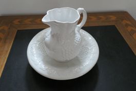 Wasserkrug mit Schale