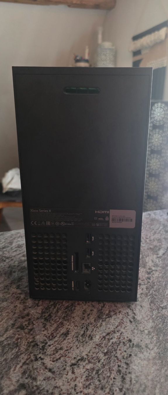 Microsoft Consoles: XBOX SERIES X + 2 TB Speicher ,17 Games + 4 Controller ! – D'occasion à Schmerikon par jango88 1