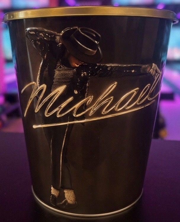 Toutes les décorations: Michael Jackson Popcorn Eimer -  Limit Edition – Neuf (Voir description) à Brislach par mercedesmmm17