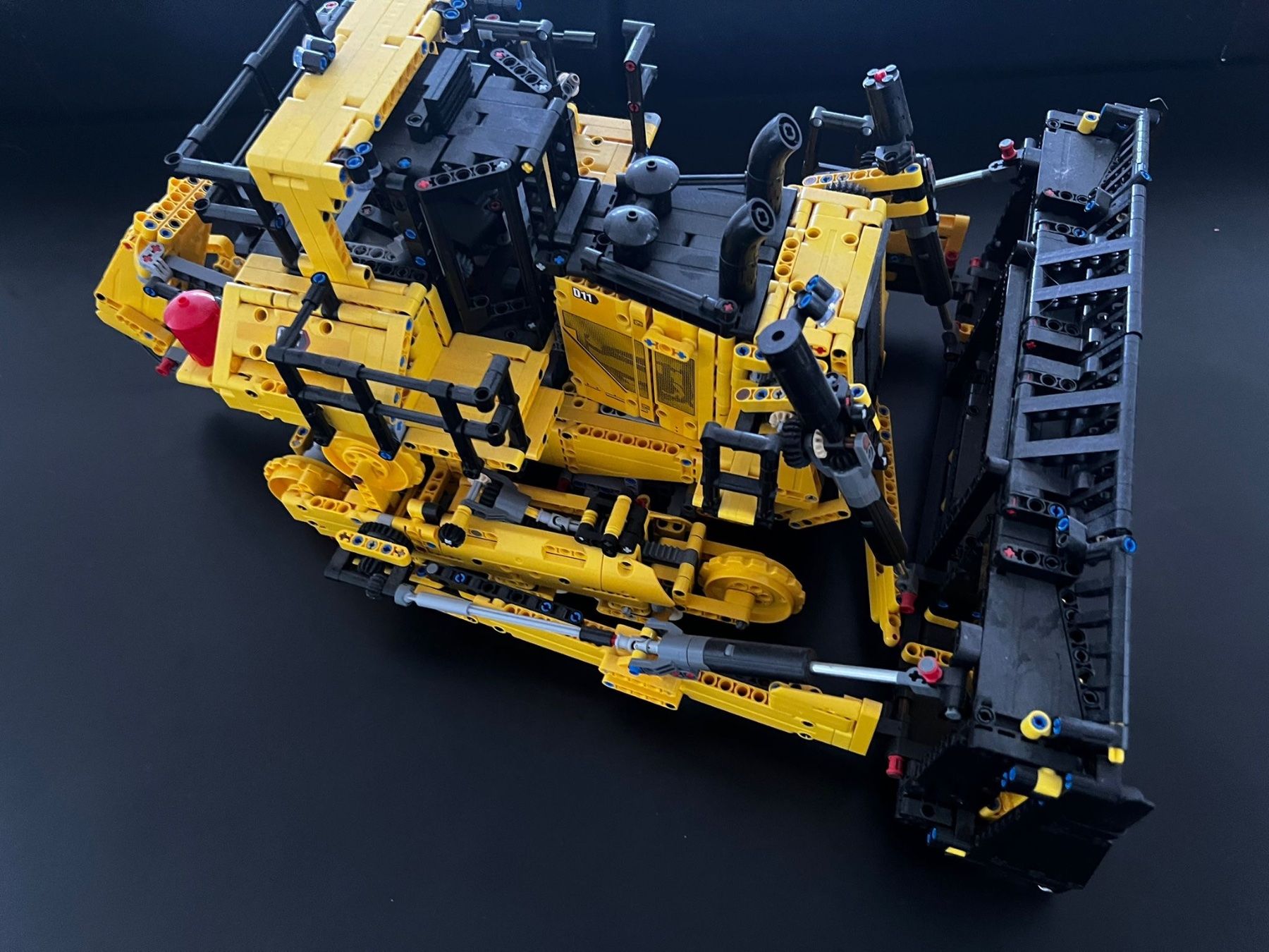 Lego Kit di costruzioni: Lego technic app- controled bulldozer cat d11 42131 – Usato da Jona venduto da firmbach 1