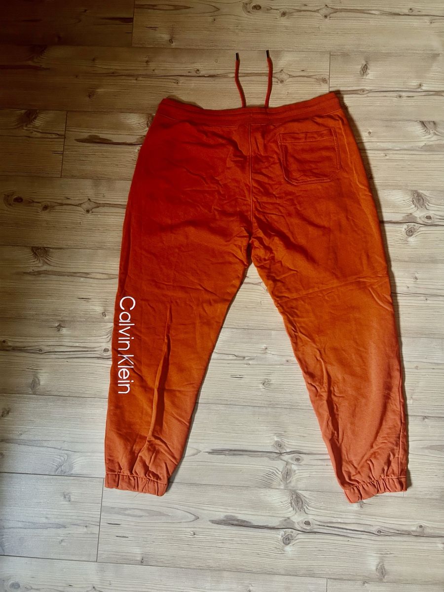 Calvin Klein Pantaloni: Calvin klein sweats – Usato da Belp venduto da jan_6yvx