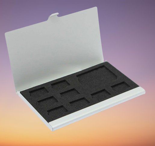 Schede di memoria: Boîtier de rangement MicroSD / SD Cartes – Nuovo e nell'imballaggio originale da Yverdon-les-Bains venduto da rogi80