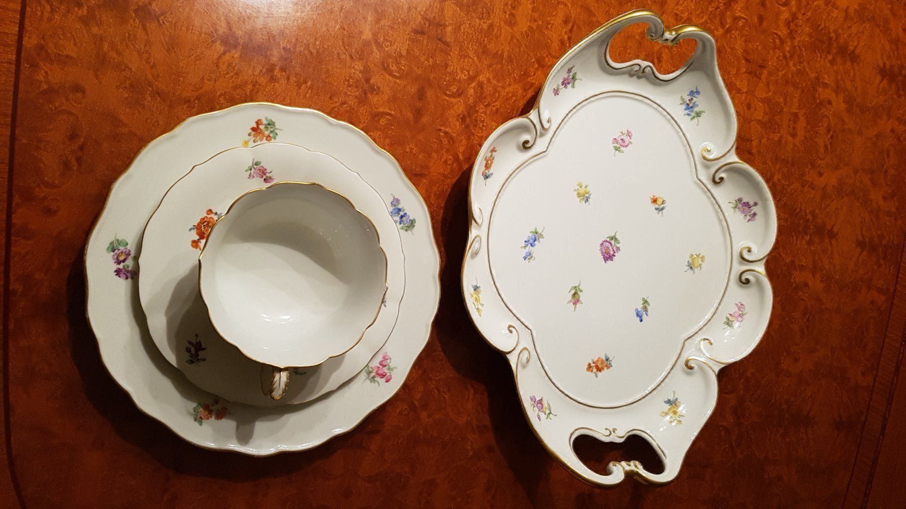 Piatti di portata: Meissen Prunk Streublume Oval Platte – Nuovo (secondo la descrizione) da Urtenen-Schönbühl venduto da Cbuyer 4