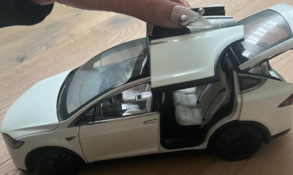 Tesla Model X Weiss