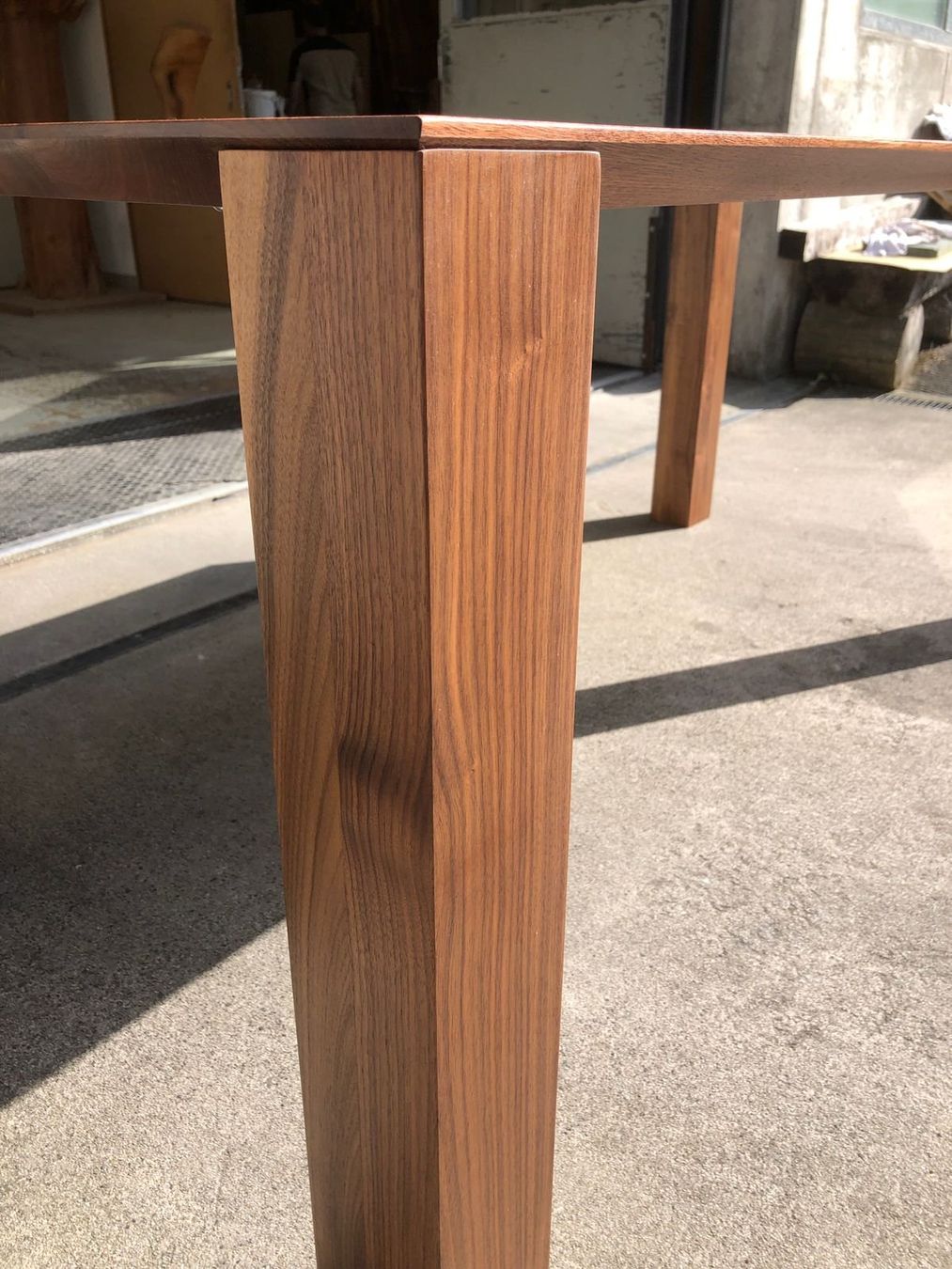 Tavoli: Massiver Nussbaumtisch, Esstisch, wunderschön! – Usato da Windisch venduto da Hess11 6