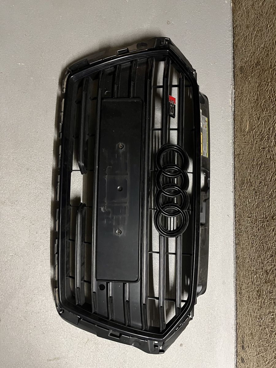 Audi Tutti pezzi di ricambio auto: Grill maschera audi s3 2019 – Usato da Gordola venduto da ba__zb72