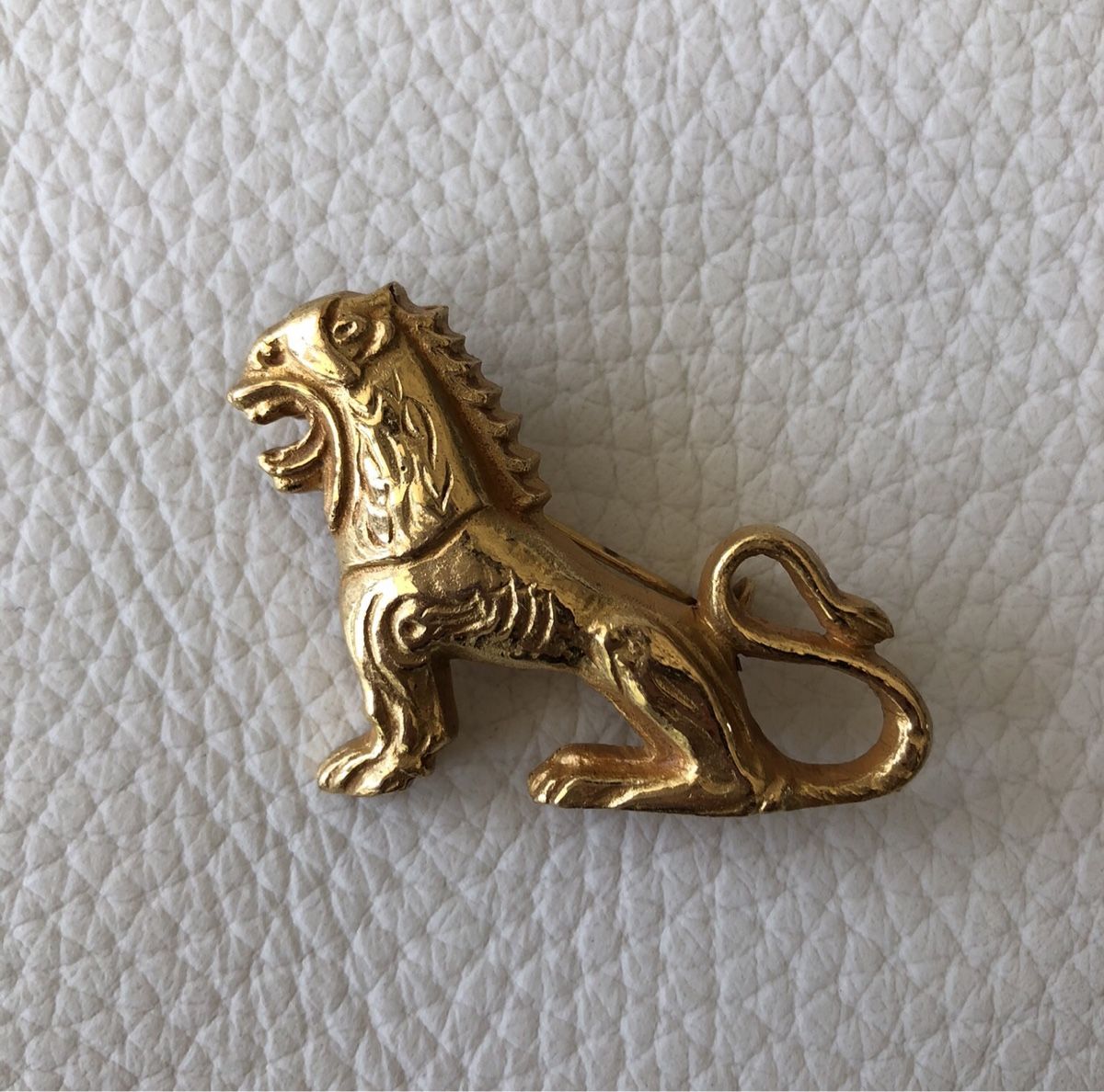 Broschen & Nadeln: ARTHUS BERTRAND broche en bronze doré – Neu (gemäss Beschreibung) aus Cointrin von sacha1981