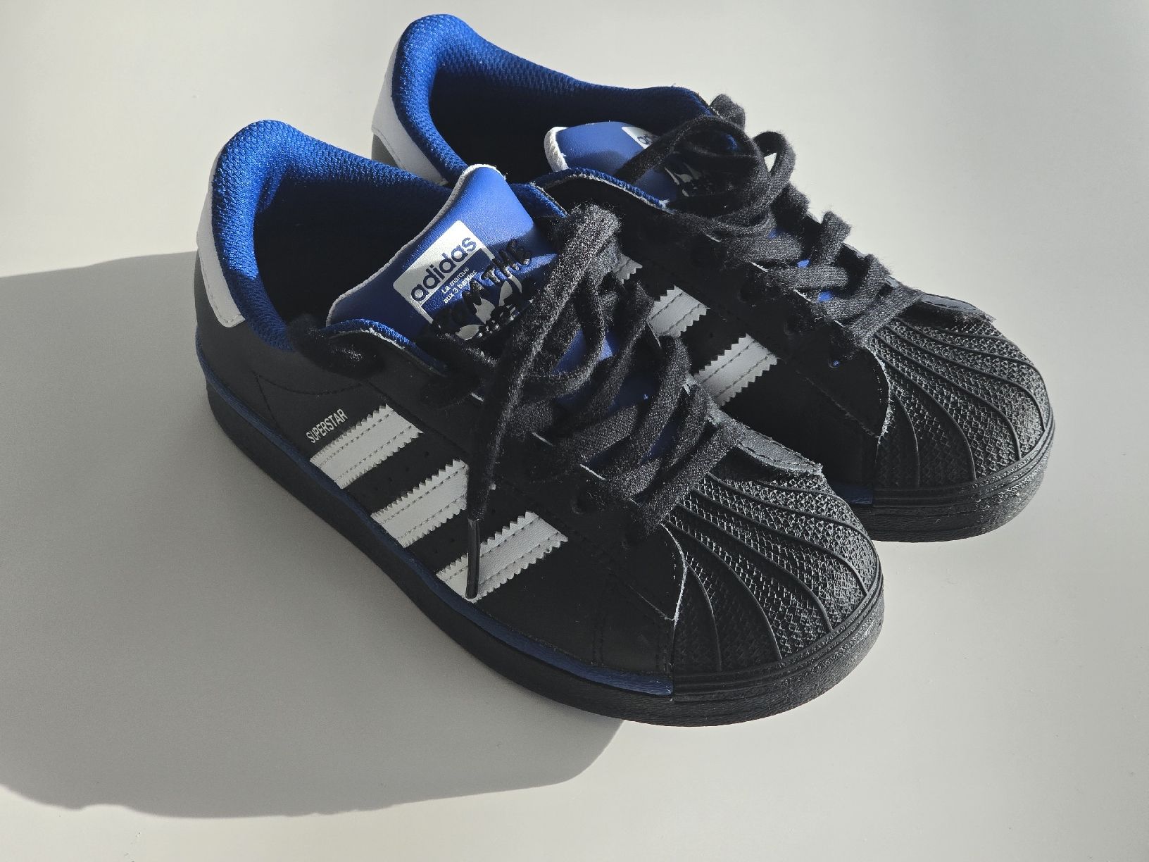 Adidas Scarpe per ragazzi: Adidas Superstar taille 31.5 – Usato da Le Mouret venduto da Lapinou