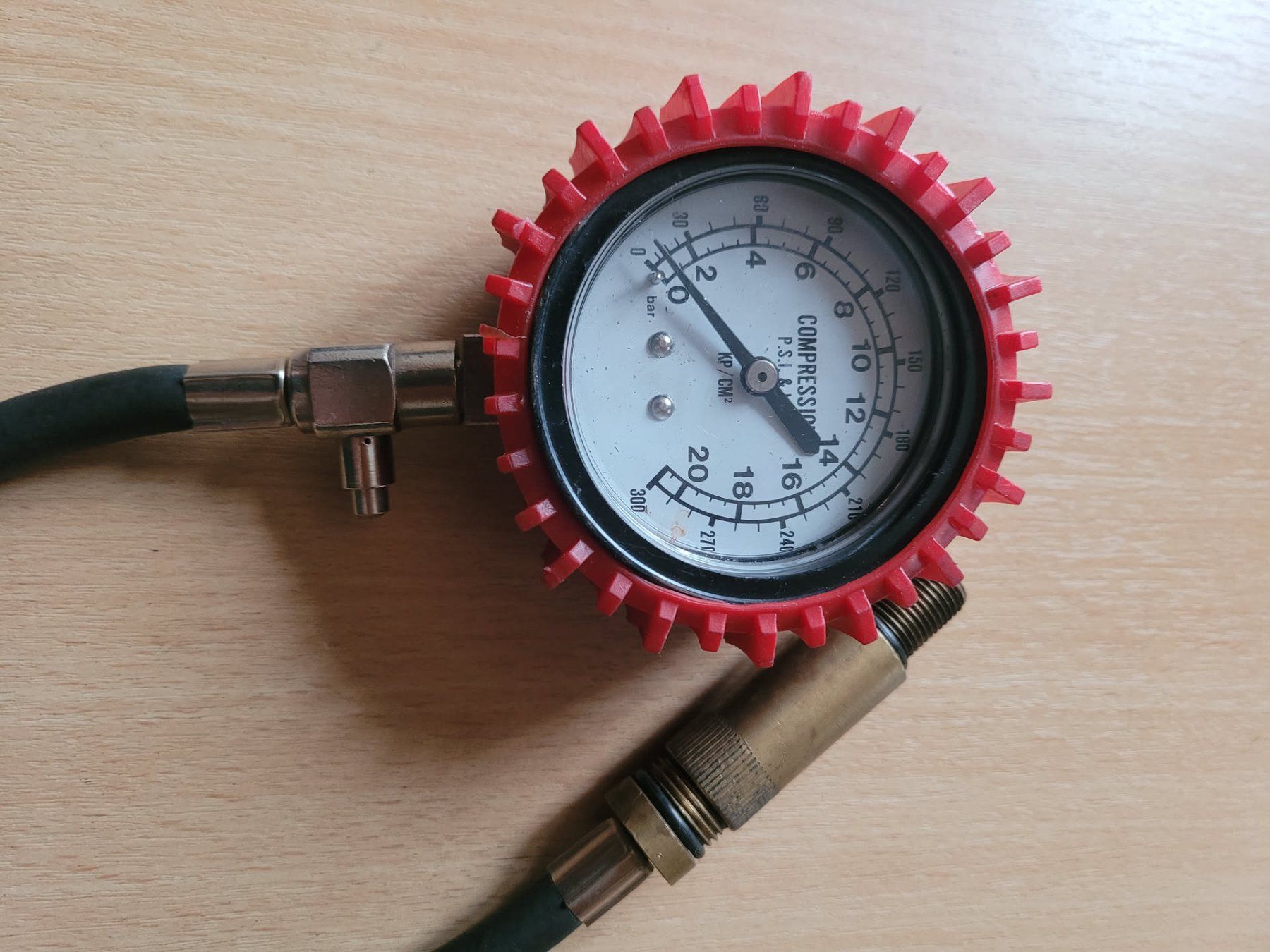 Accessori per altri veicoli: Robustes Kompressions-Messgerät – Usato da Bretzwil venduto da Electronik01 3