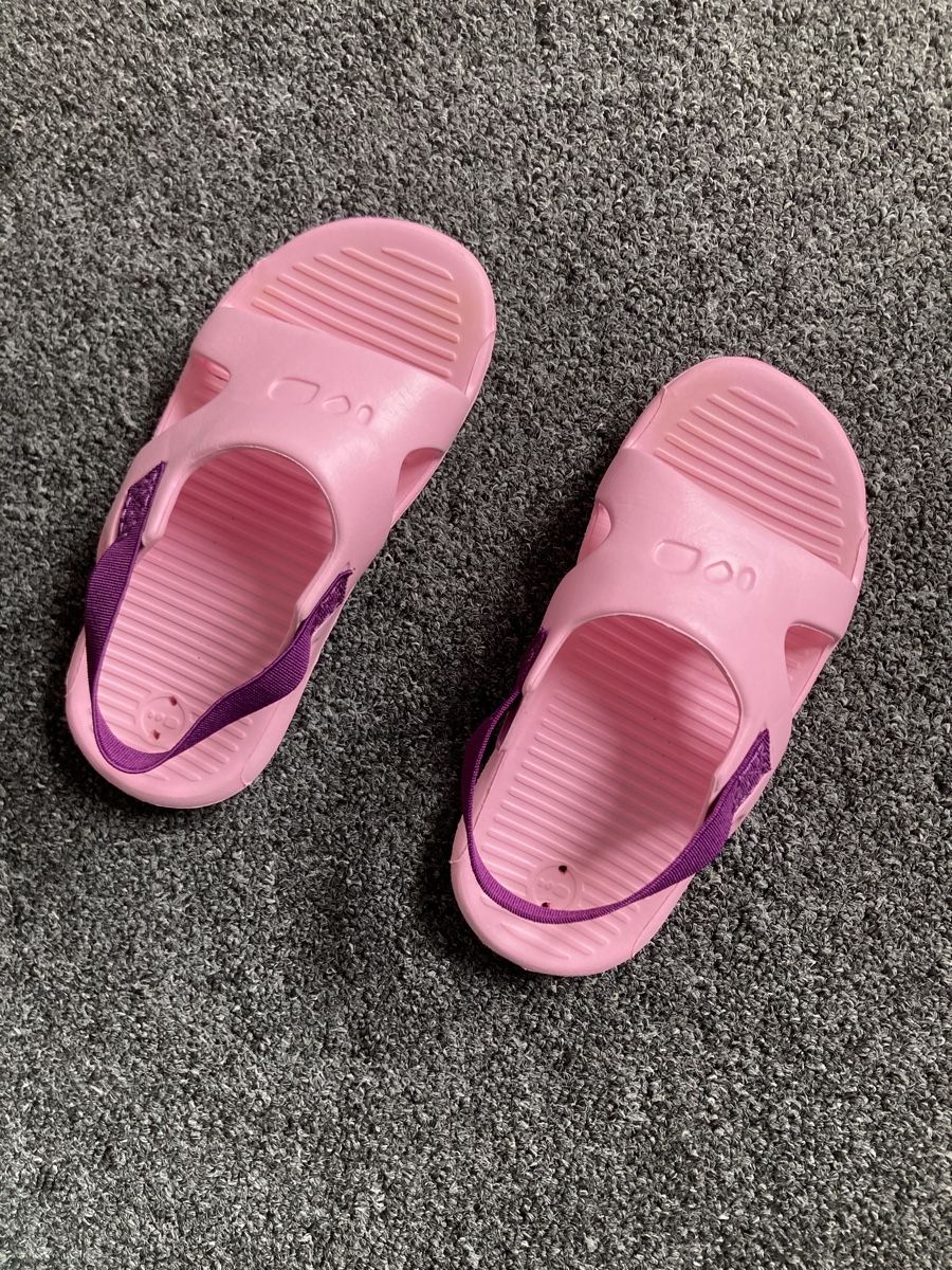 Scarpe per ragazze: Badeschuhe Grösse 23/24 – Usato da Wiler b.Utzenstorf venduto da Verkauf333