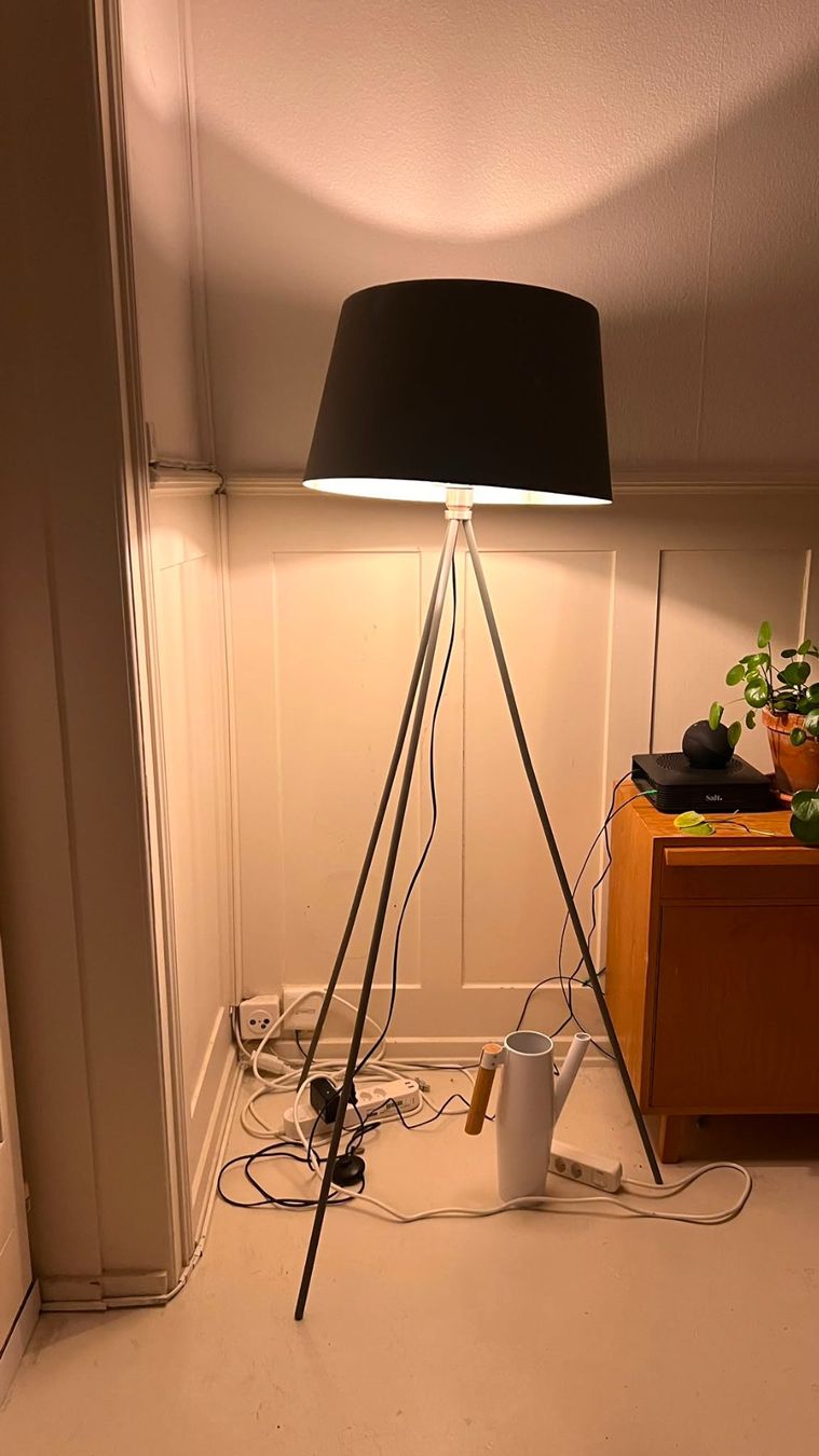 Lampade: Stehlampenfuss mit grossem Schirm – Usato da Zürich venduto da etso