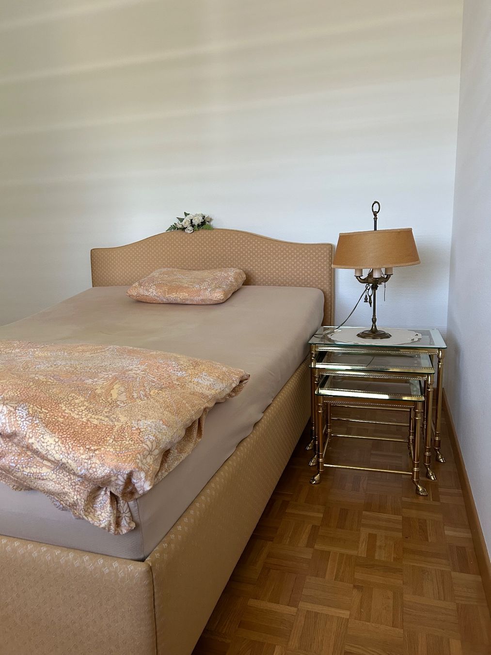Letti: Box Spring Bett mit Nachttisch – Usato da Zürich venduto da allserv96