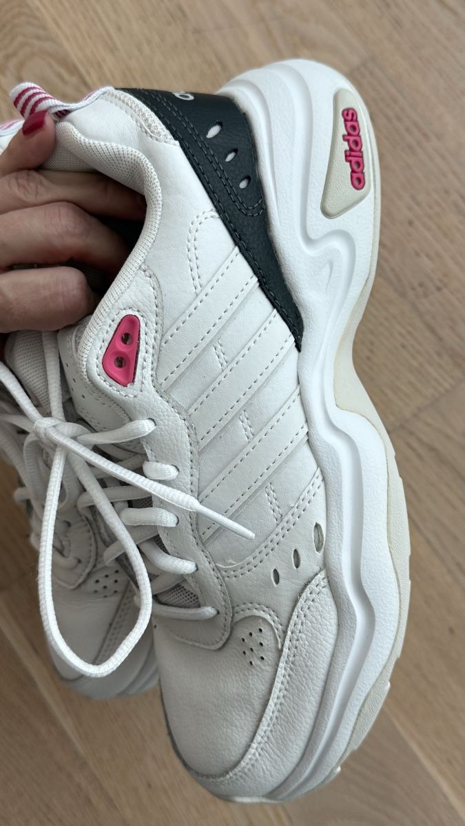 Adidas Scarpe da donna: Baskets Adidas Strutter, blanc et noir, taille 38 FR – Usato da Cham venduto da Ezhdoll 2
