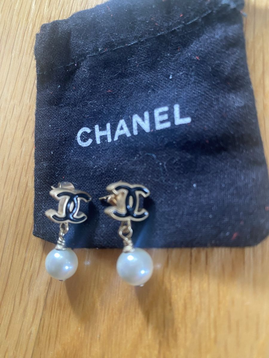 Chanel Ohrringe & -stecker: Chanel Earrings Gold plated with Pearl Drop. – Neu (gemäss Beschreibung) aus Herrliberg von non_5qdb 1