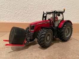 SIKU Massey Ferguson 8680 mit Siloballengabel