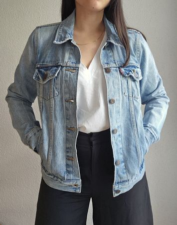Levi's Jeansjacke Gr. M mittelblau in sehr gutem Zustand 