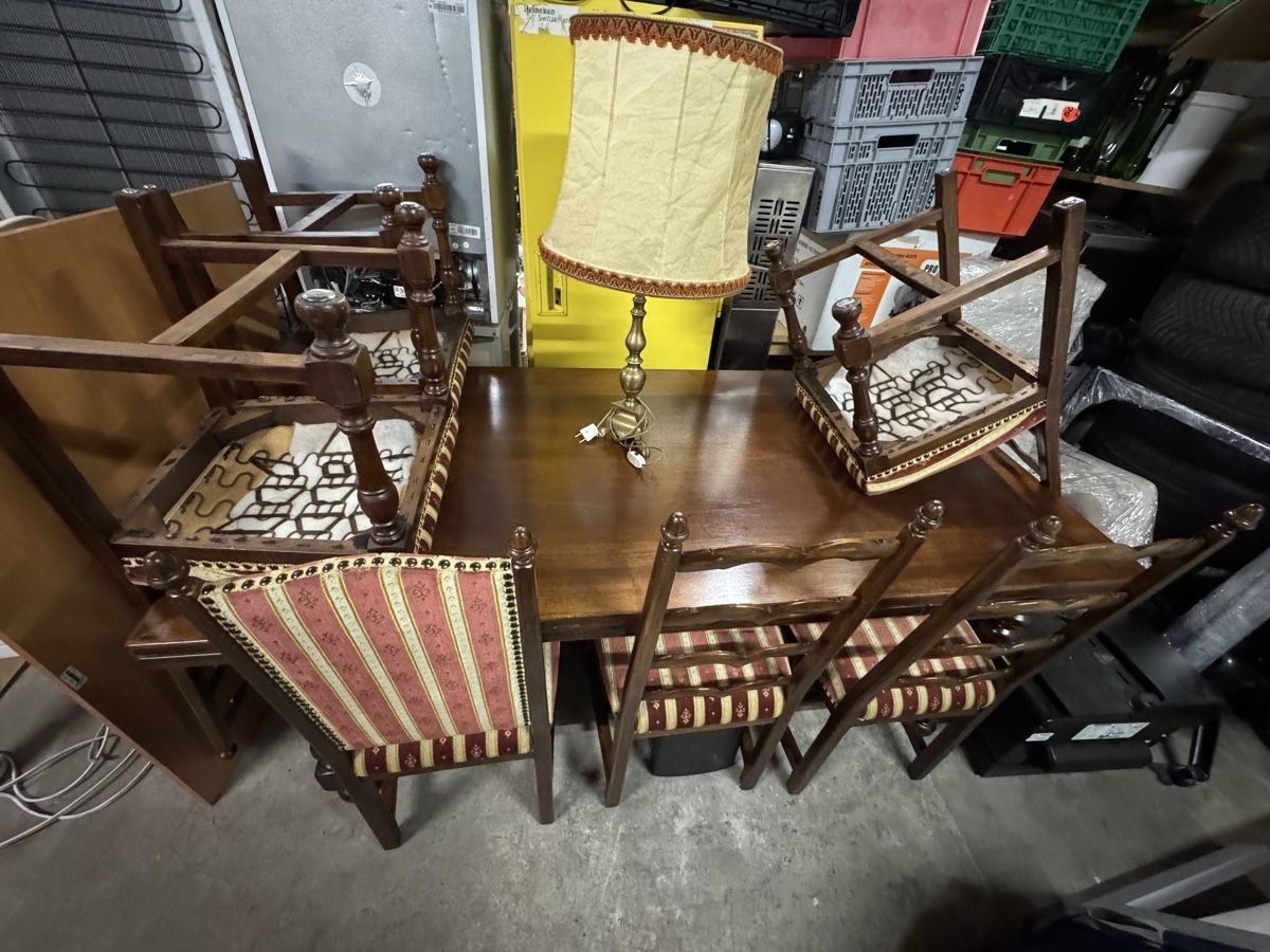 Set di tavolo e panche: Esstisch mit 6 Stuhle  – Usato da Basel venduto da mau_m6rr 4