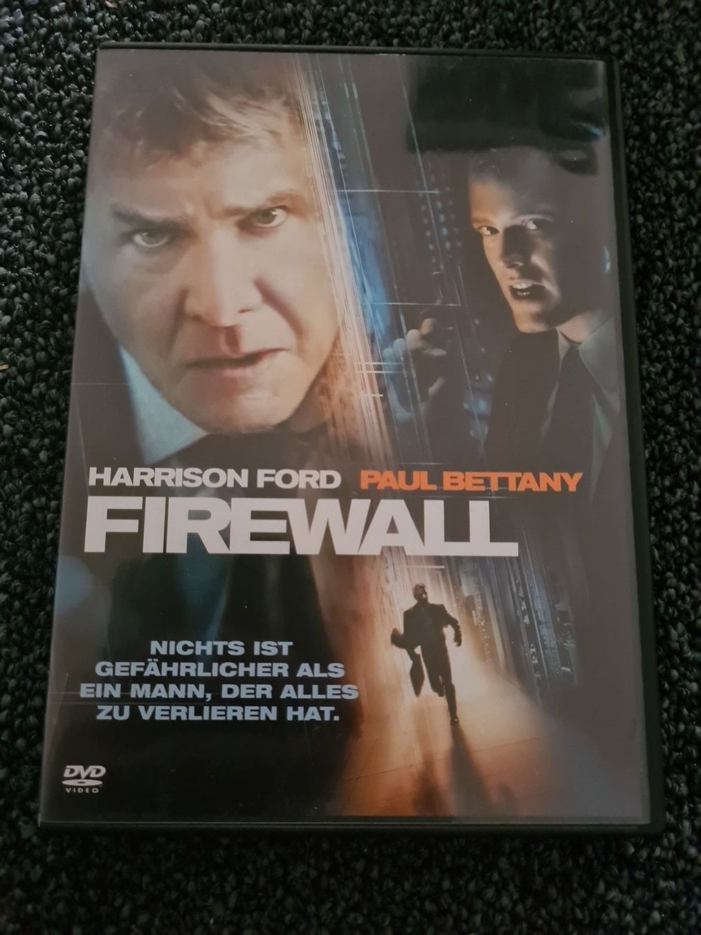 Tutti i DVDs: FIREWALL(5602) – Usato da Ruswil venduto da Ruck.Zuck.