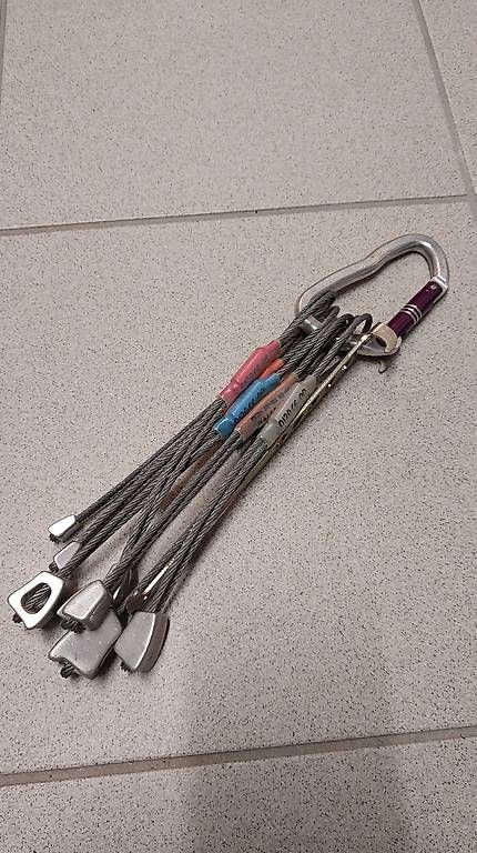Pareti & prese d'arrampicata: Set de 8 coinceurs escalade DMM  – Usato da Cernier venduto da Dgege-L 2