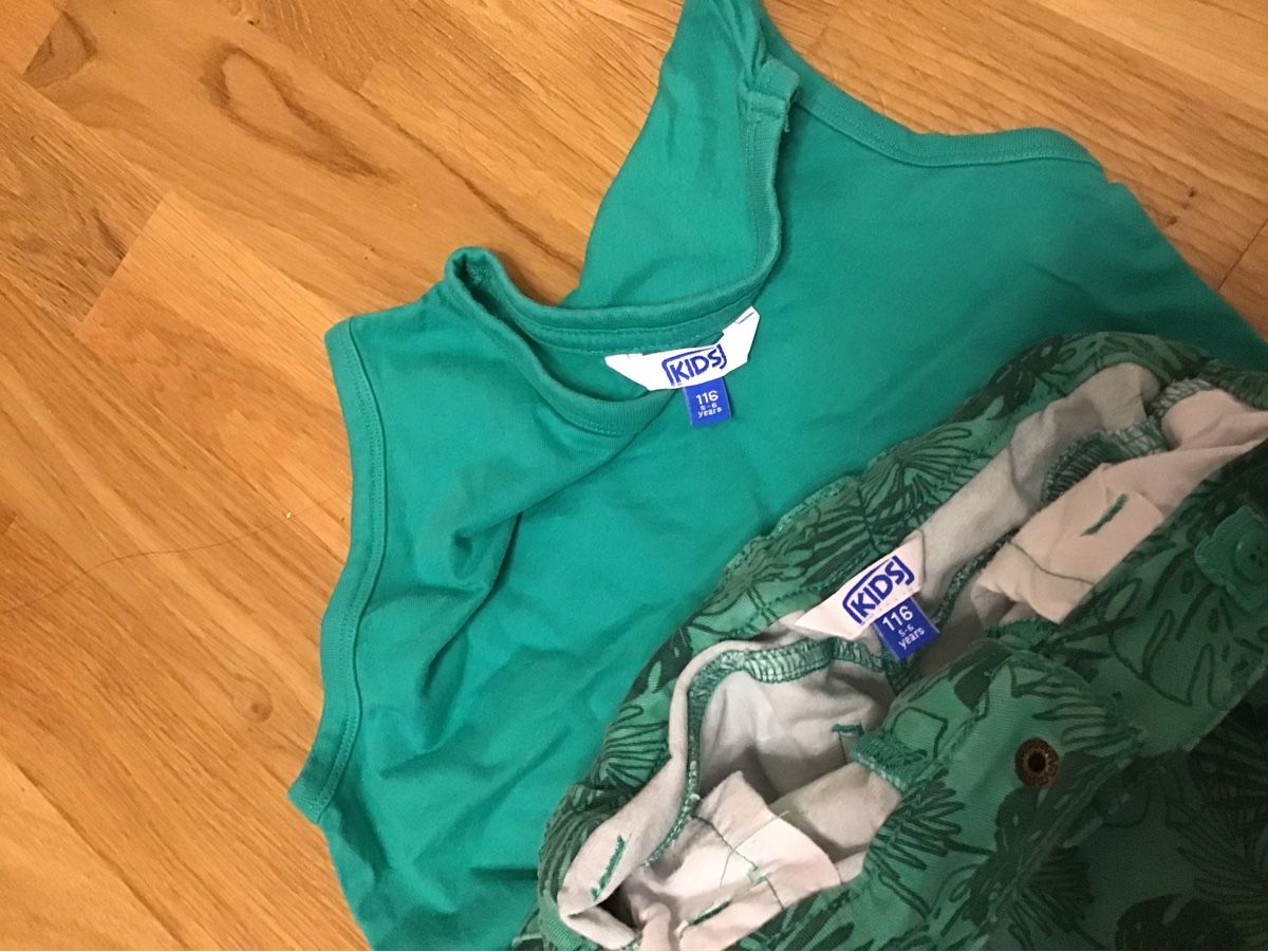 Lotti & Set di vestiti: Sommer Setli, Top und Shorts, Gr. 116 – Usato da Seuzach venduto da Tureda 1