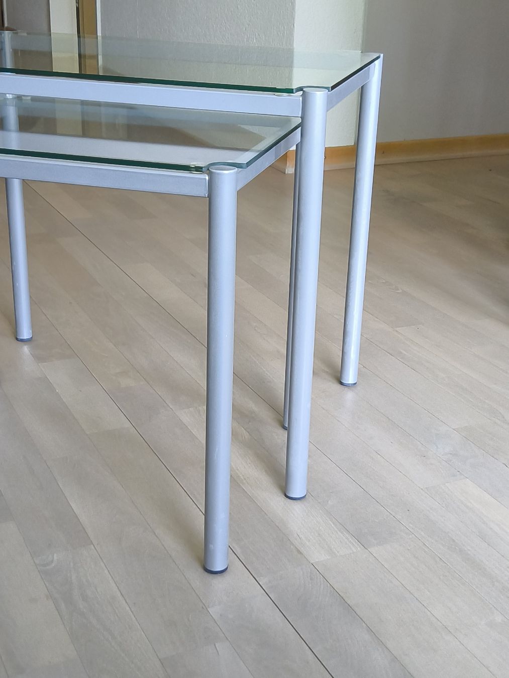 Set di tavolo e panche: Glas Beistelltisch 2-teilig – Usato da Basel venduto da Blaetz 3