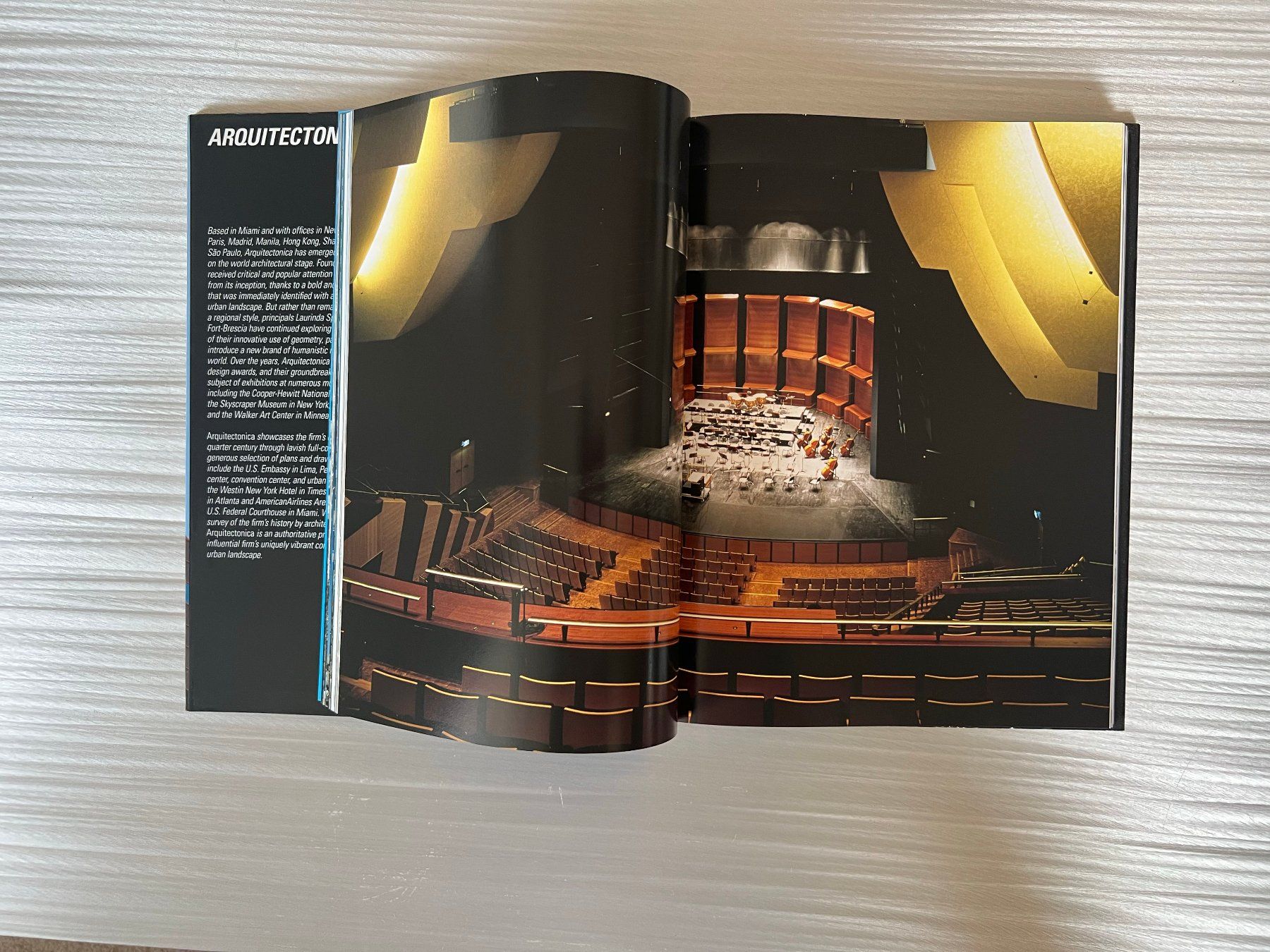 Livres: Architecture book: Beth Dunlop - Arquitectonica – D'occasion à Zürich par Abost 3