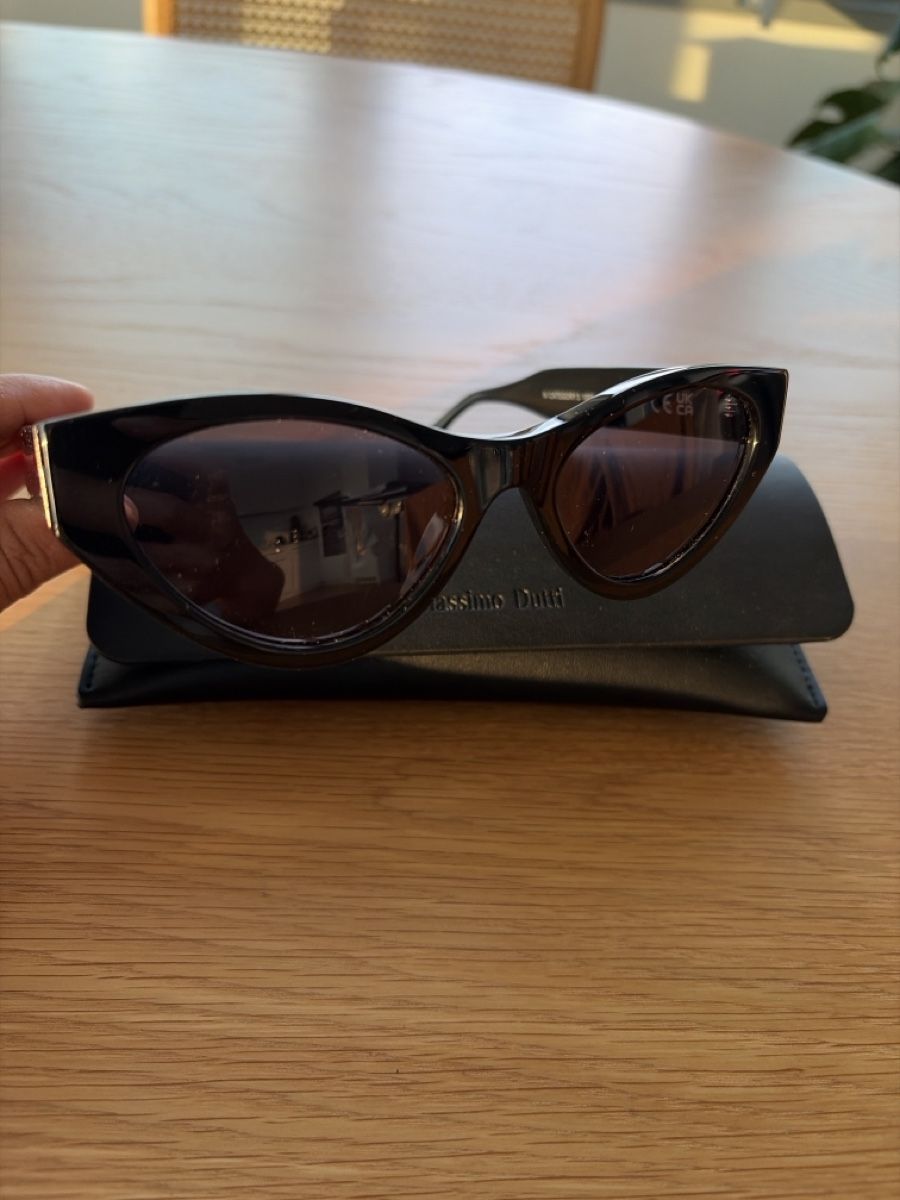 Massimo Dutti Lunettes & Verres: Sonnenbrille Massimo Dutti schwarz mit Etui  – Neuf (Voir description) à Zürich par ufe_f5q5 3
