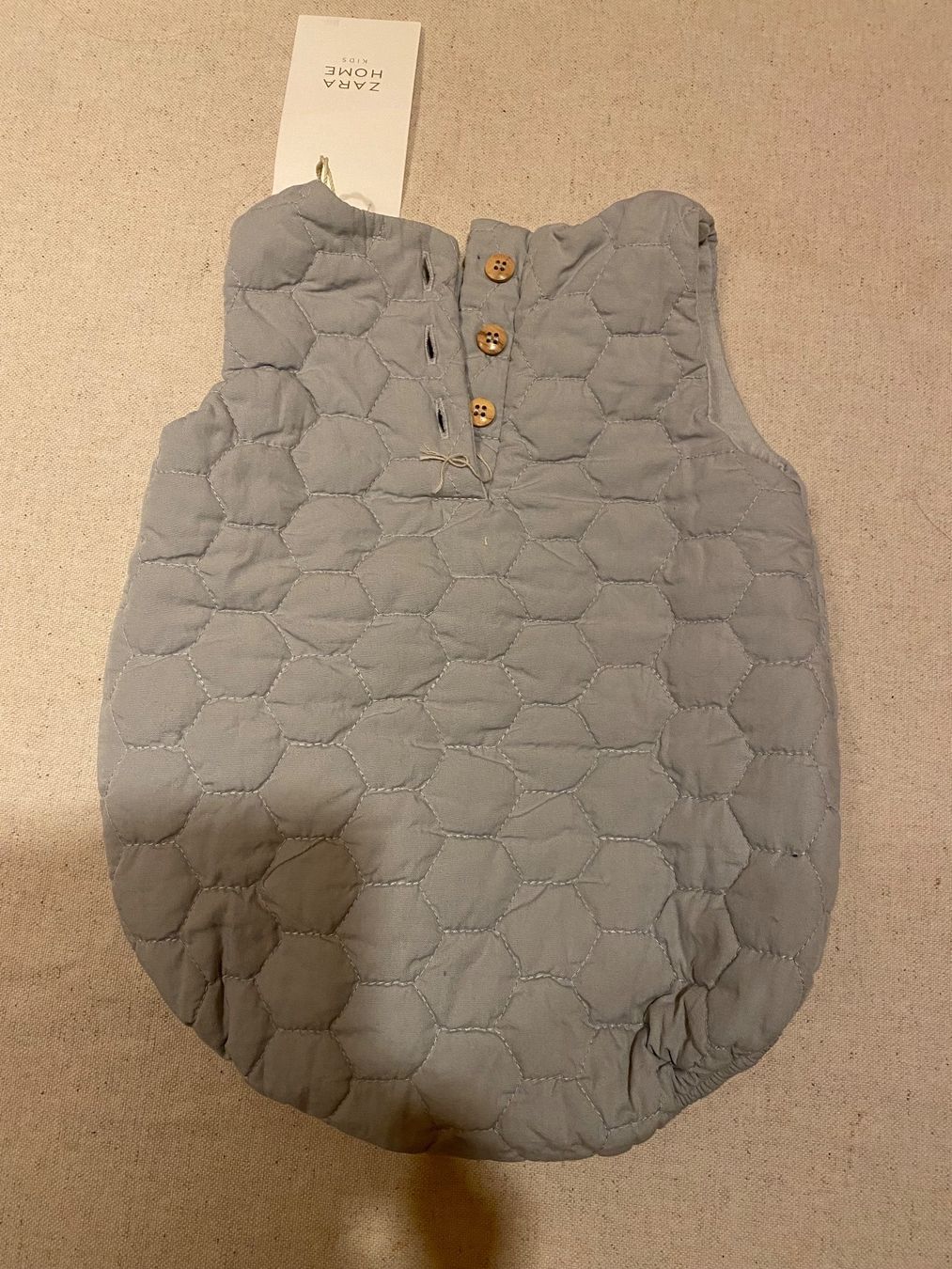 Zara Babyanzüge: Strampelanzug Zara 3-6 Monate – Neu und originalverpackt aus Saanen von Jackperpi