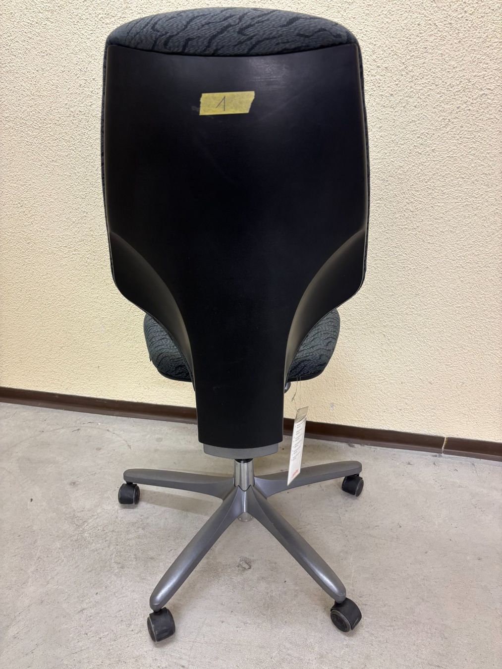 Giroflex Chaises: Bürostuhl Giroflex 64 – D'occasion à Hinwil par fac_688b 4