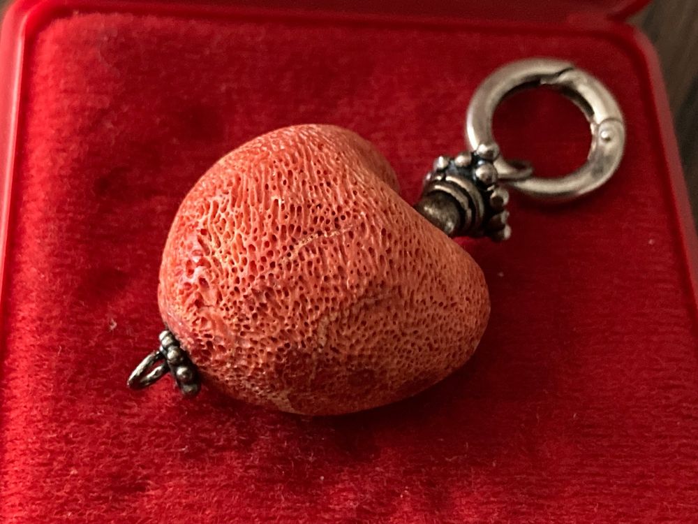 Pendentif Homme Vintage Argent – Bijou Ciselé Fait Main – Multicouleur
