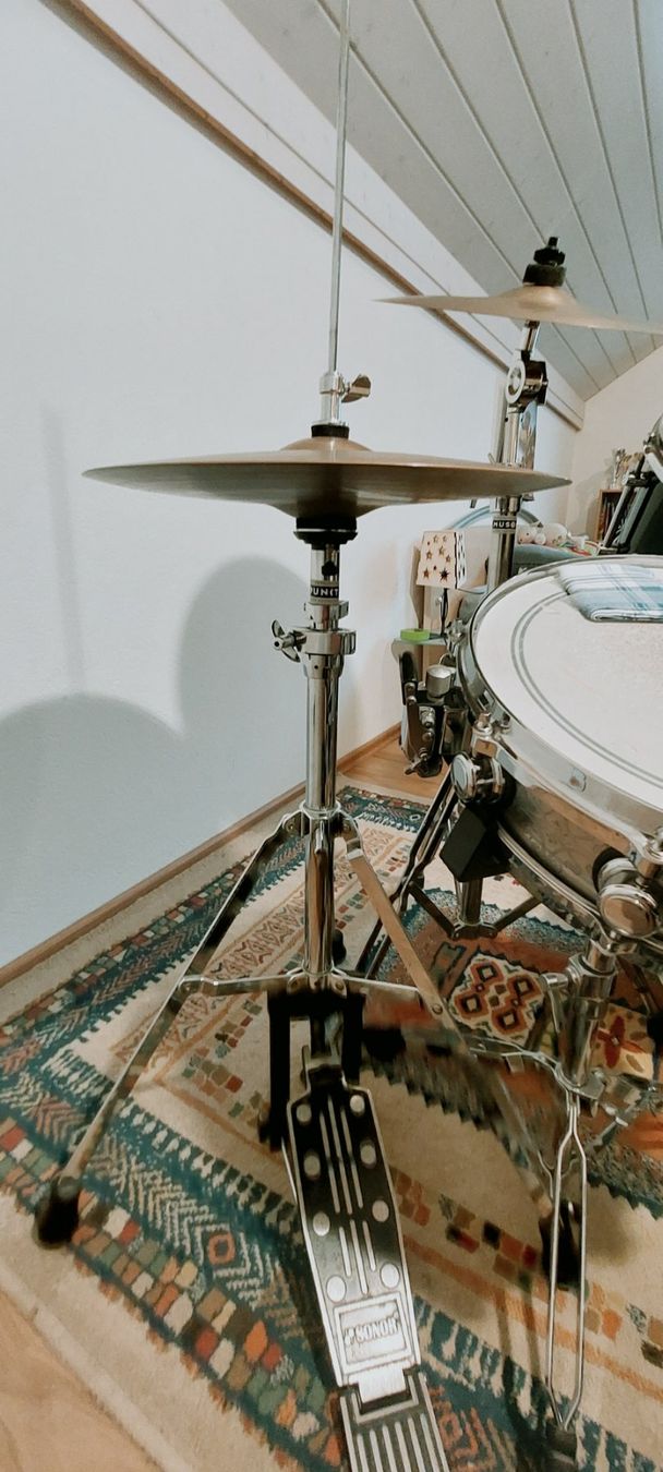 Instruments de musique: Schlagzeug Set Schwarz inkl. Hocker und Becken – D'occasion à Müswangen par Trumpf98 2