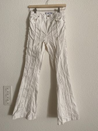 Weisse Jeanshose von Bershka