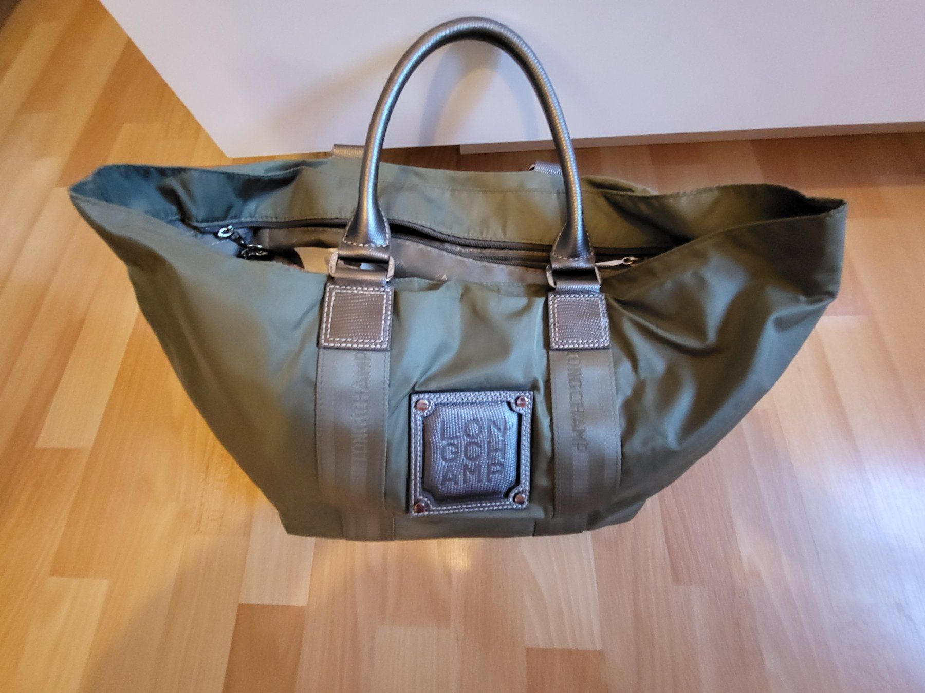 Longchamp Borse da donna: Longchamp Damen Handtasche Oliv – Usato da Niederrohrdorf venduto da ohlund98
