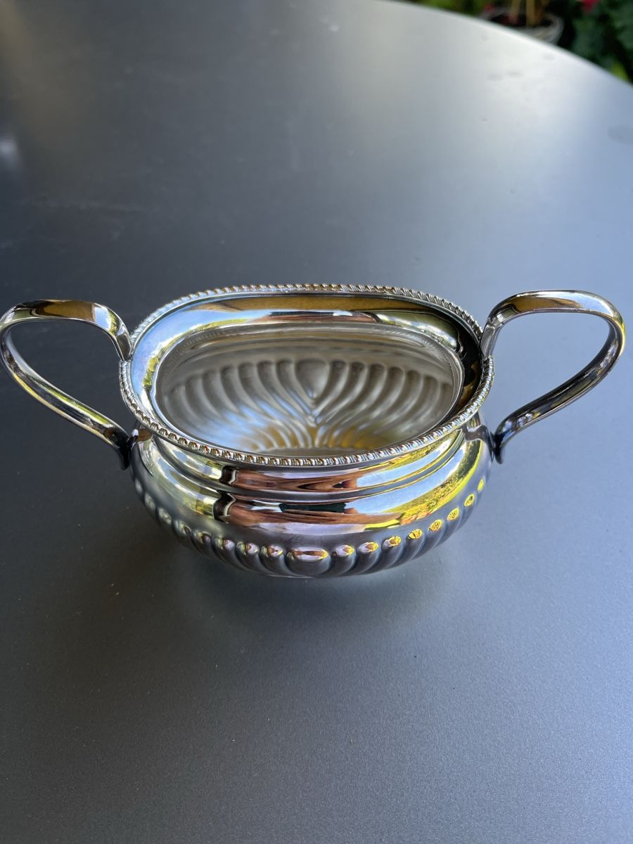 Set di piatti: Teeservice versilbert England 4-teilig mit Tablett – Usato da Erlenbach ZH venduto da Peki50 2