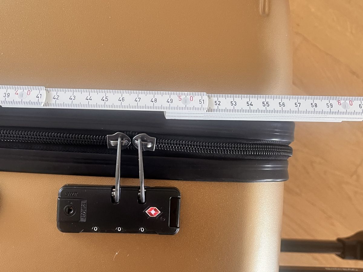 Valises de voyage: Rollkoffer Gold, Neuwertig – Neuf (Voir description) à Laupen BE par Rohe5500 5