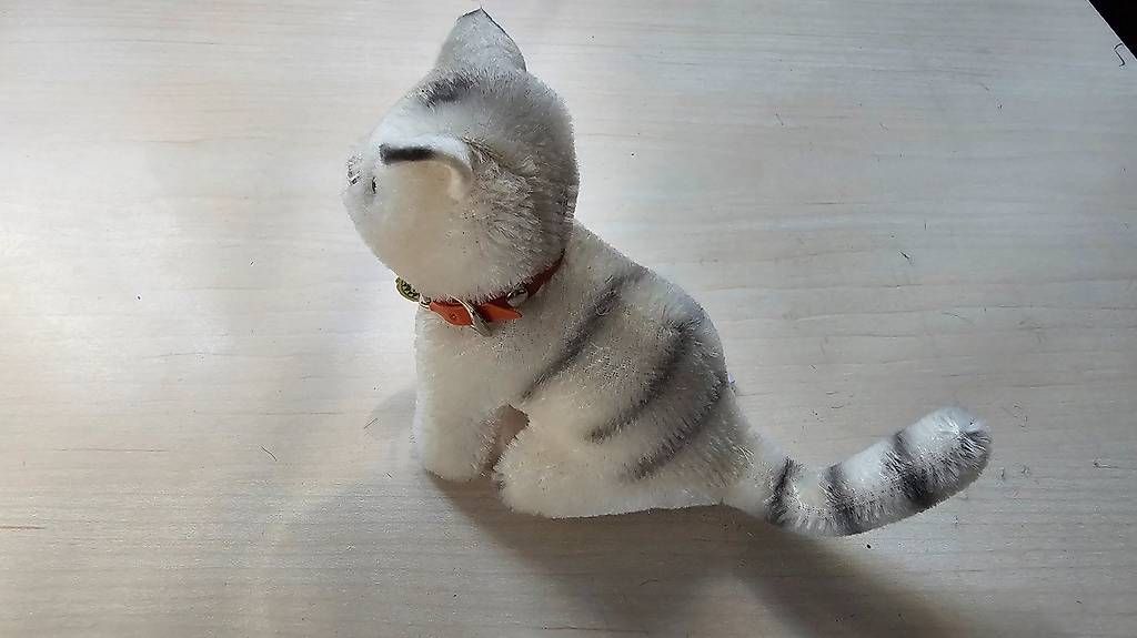 Giocattoli: Hermann-Coburg historische Miniatur Sitz-Katze – Usato da Hunzenschwil venduto da Matthinique 1