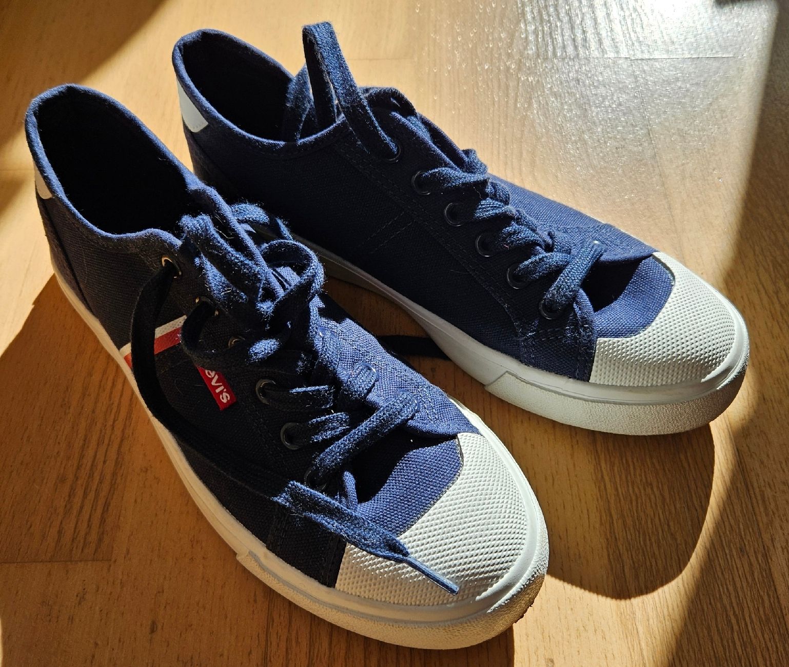 Levi's Scarpe da donna: Levis Sneakers Gr. 39 – Nuovo (secondo la descrizione) da St. Gallen venduto da Patrizia0711