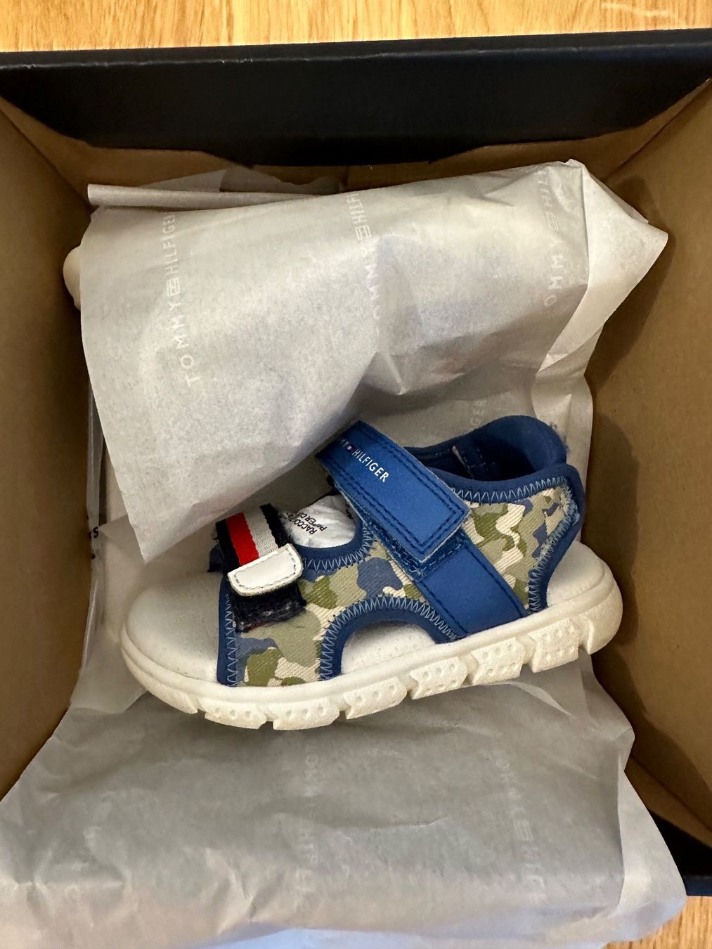 Tommy Hilfiger Schuhe für Jungen: Sandalen Tommy Hilfiger Gr. 21 – Gebraucht aus Unterägeri von StefanGekko 8