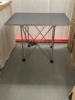 Tisch mit Linoleumbelag, Edelstahlgestell, guter Zustand