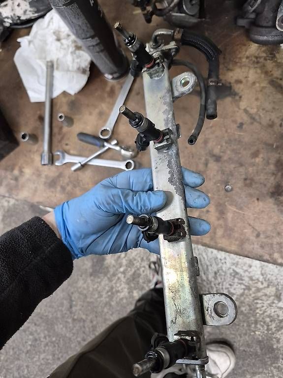 Tutti pezzi di ricambio auto: Einspritzleiste mit Einspritzventilen Evo 10 – Usato da Döttingen venduto da alfisti124 1