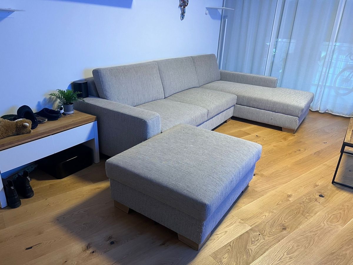 Ikea Divani: Gratis! IKEA SÖRVALLEN 3-Sitzer Sofa mit Hocker inkl. Staur. – Usato da Benglen venduto da Bobby21