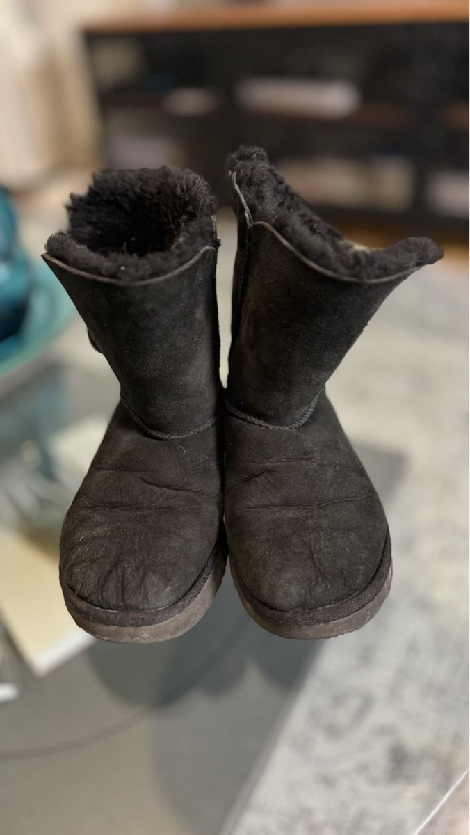 Ugg Chaussures femmes: UGG-Stiefel | mit Kristall-Knopf | Größe 36 – D'occasion à Kilchberg ZH par nad_6dwp 1